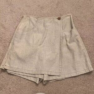 Switch U.S.A. Junior Size 5. Linen/Cotton Skort. Pockets. Cream. B98
